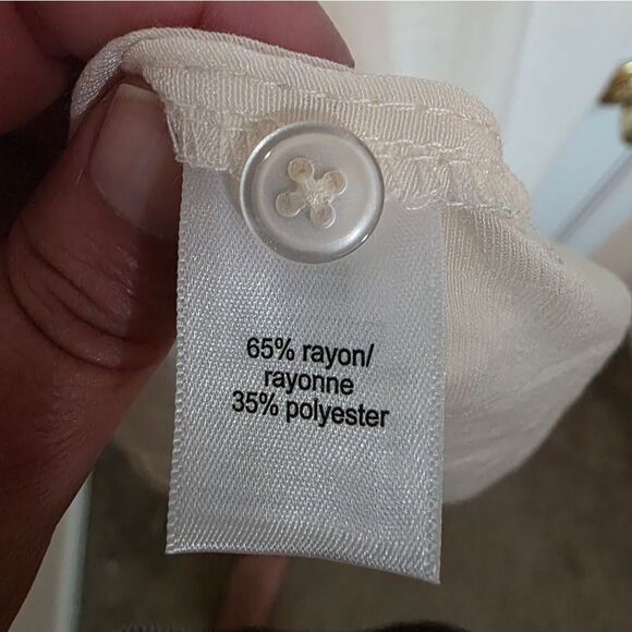 Maurices Flowing Cream Button Up Blouse XL NWT - Picture 4 of 4